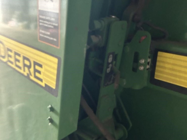 2011-john-deere-568-image-57