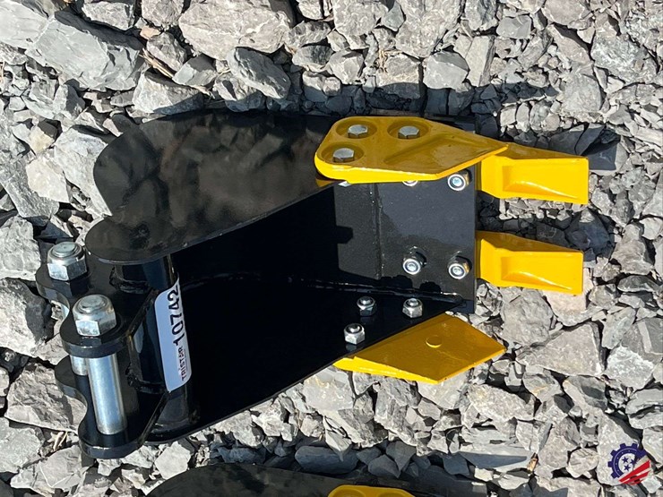 unused-2026-ce-8"-toothed-bucket-image-2