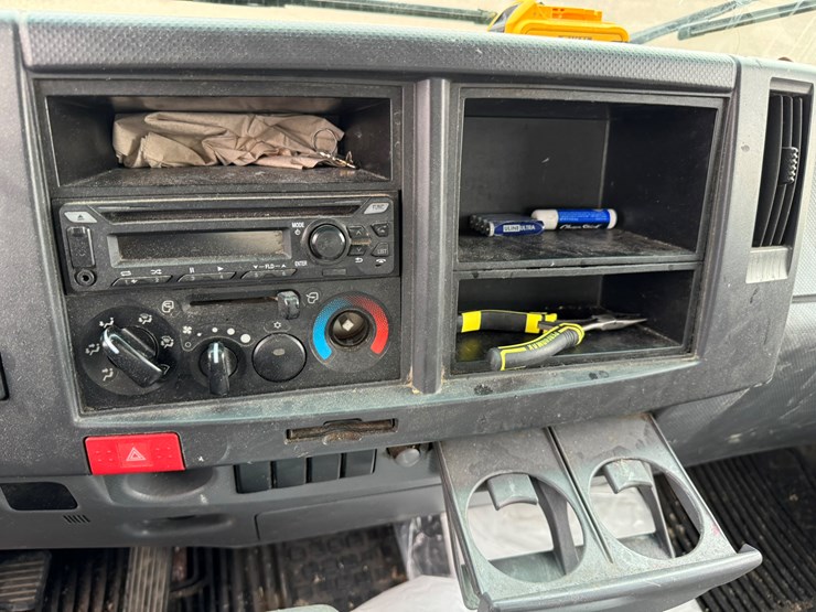 2019-isuzu-nrr-image-36