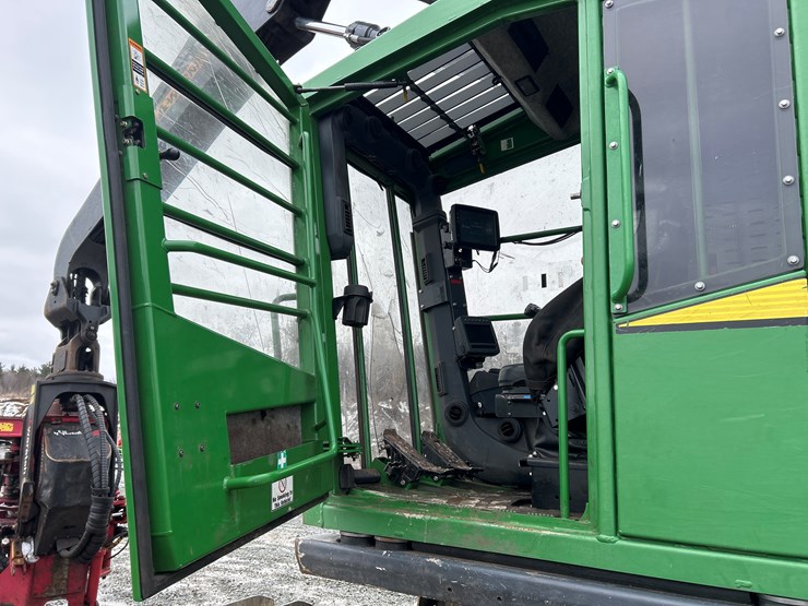 massey-ferguson-8-image-89