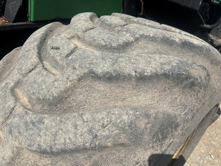 2011-deere-1270e-image-92