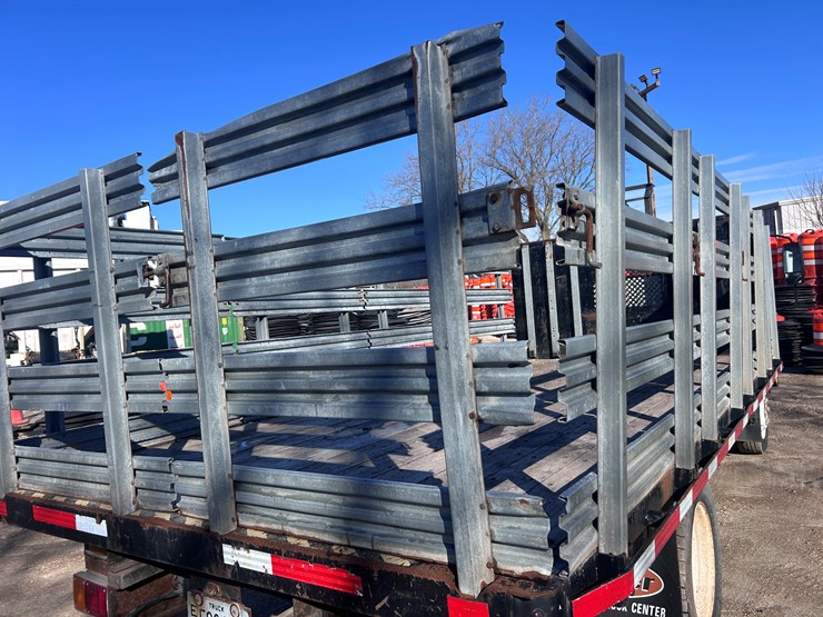 2013-isuzu-npr-image-26