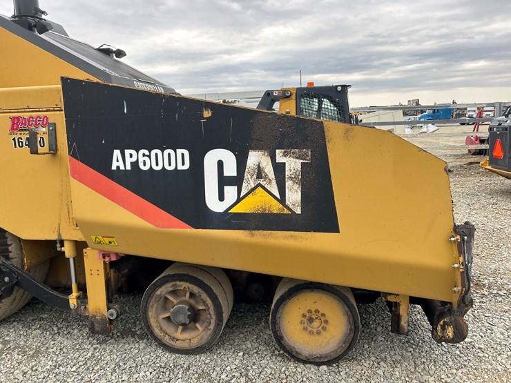 caterpillar-ap-600d-image-16