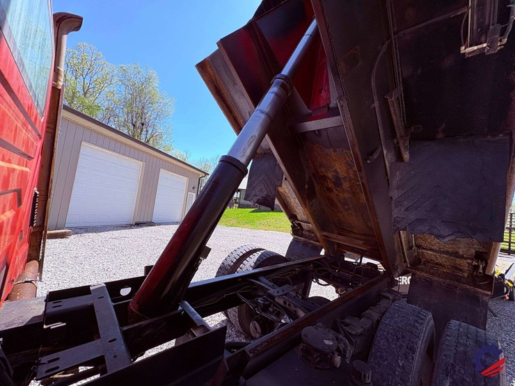 2007-international-7400-image-63