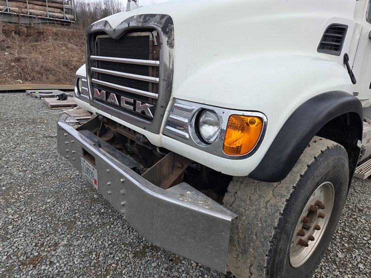 2006-massey-ferguson-8-image-10