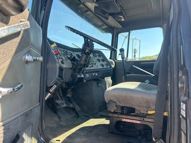 1992-ford-ls9000-image-9