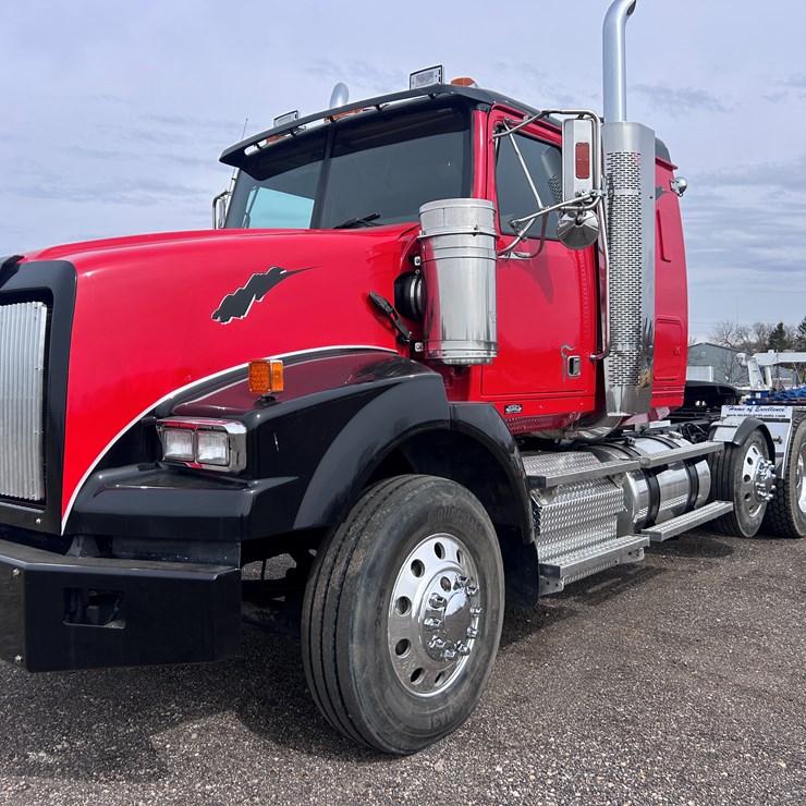 #1009 • 2012 Western Star Conventional 4 Sleeper Cab Truck Tractor