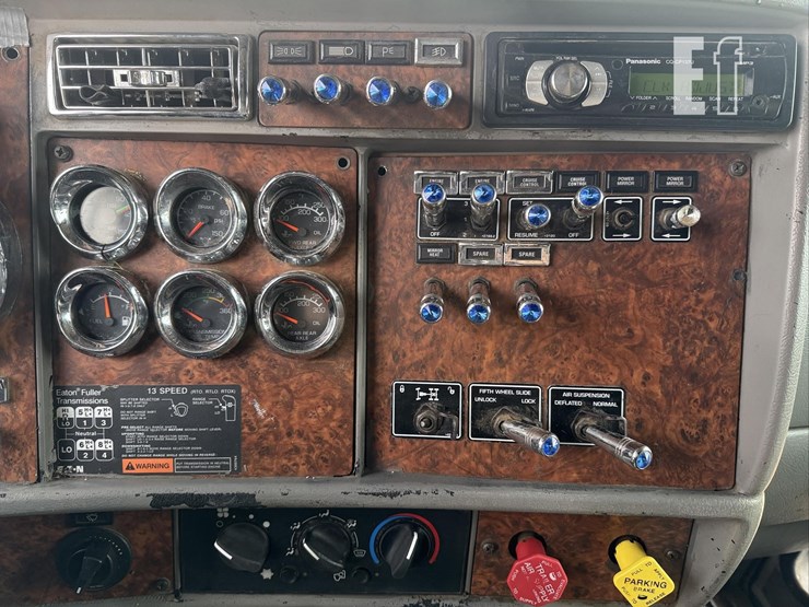 2005-kenworth-w900-image-39