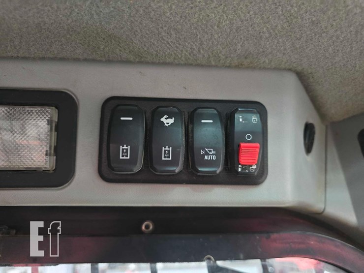 2023-caterpillar-259d3-image-18