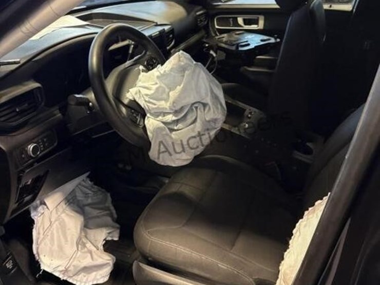 2021-ford-explorer-image-21