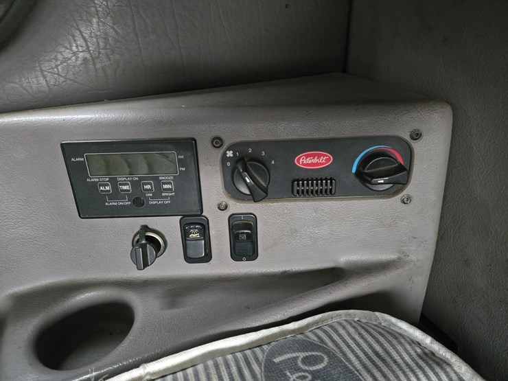 2007-peterbilt-387-image-99