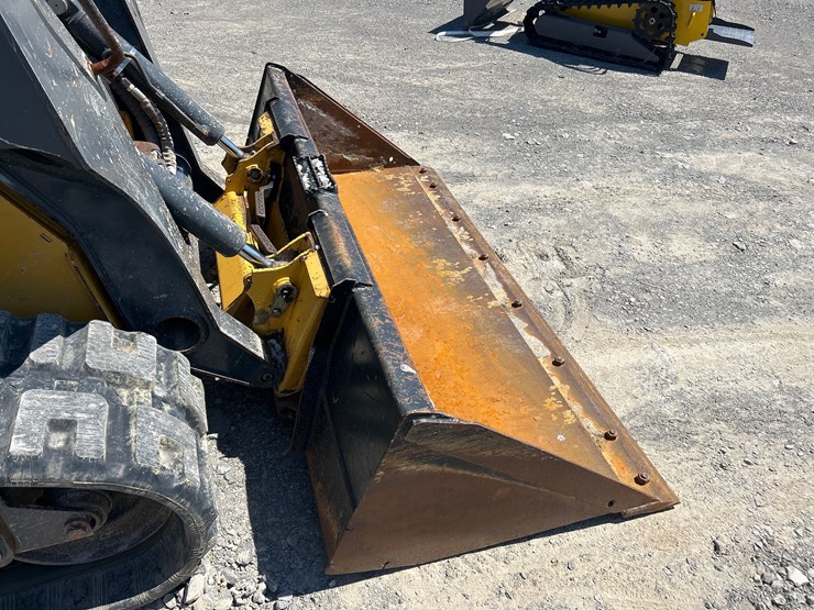 2019-deere-325g-image-13