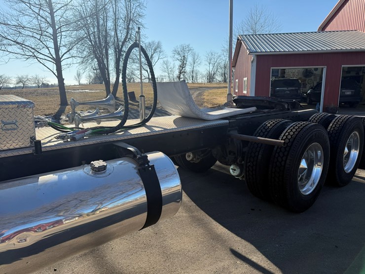 1974-peterbilt-359-image-18