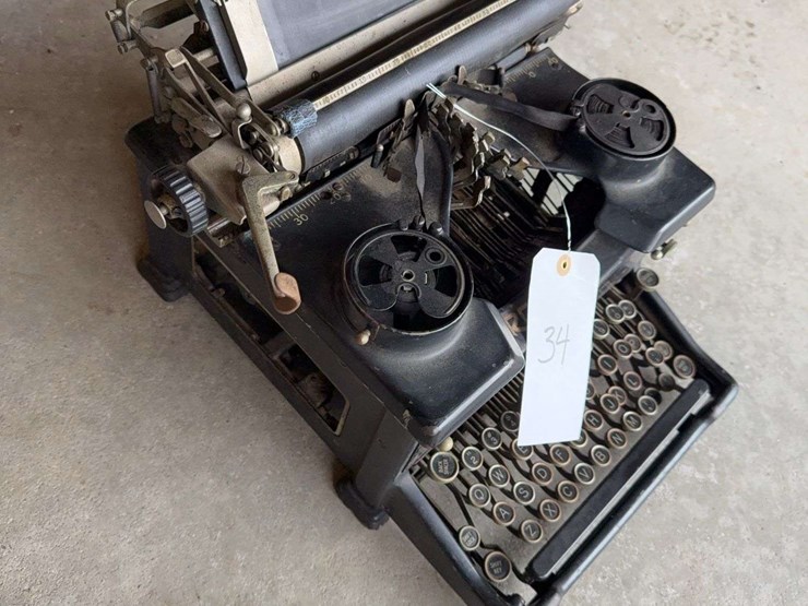 royal-typewriter-image-2