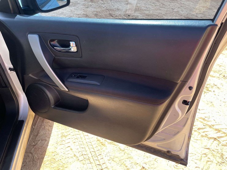 2014-nissan-rogue-image-17