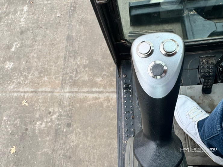 2014-caterpillar-305.5e-image-13