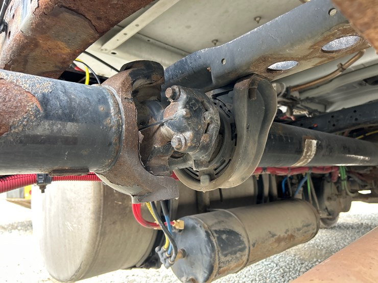 2017-massey-ferguson-8-image-29