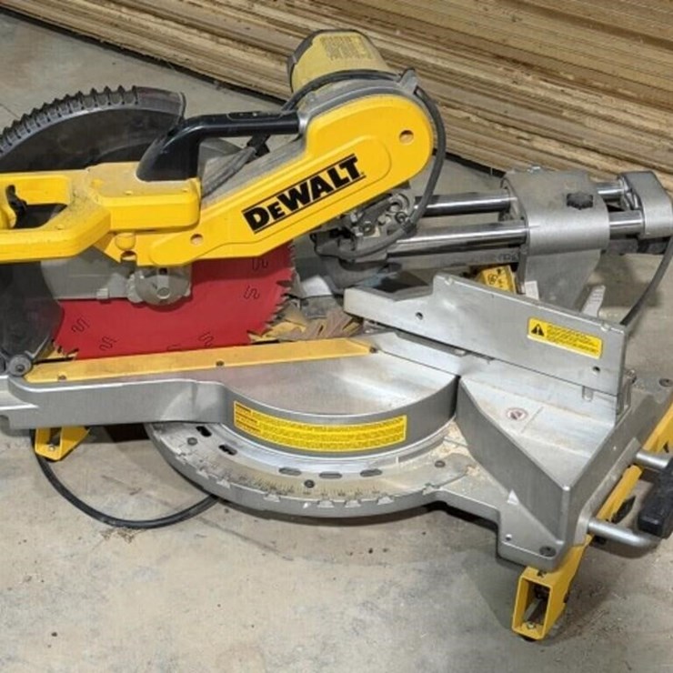 DeWalt 12" Double Bevel Sliding Compound Miter Saw