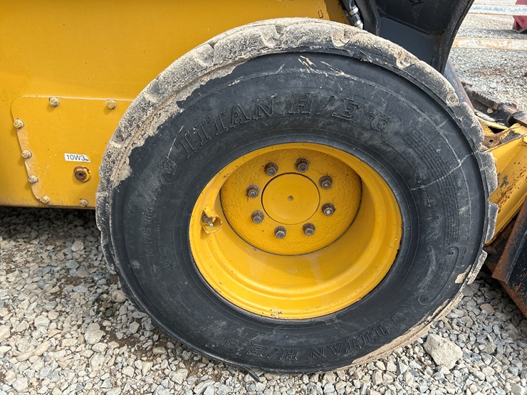 2020-deere-332g-image-53