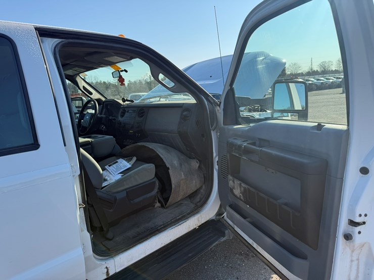 2012-ford-f550-xl-image-23