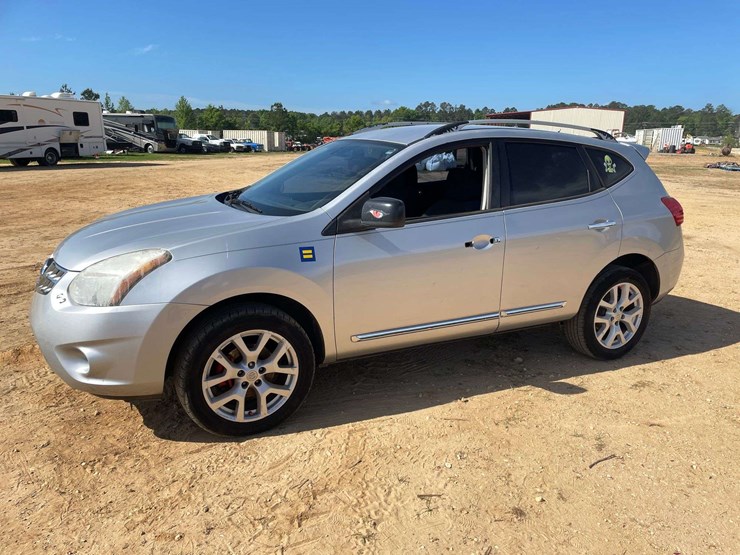 2014-nissan-rogue-image-1