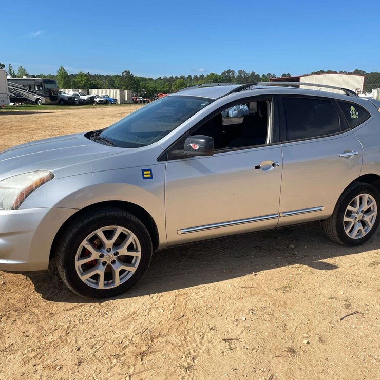2014 NISSAN ROGUE