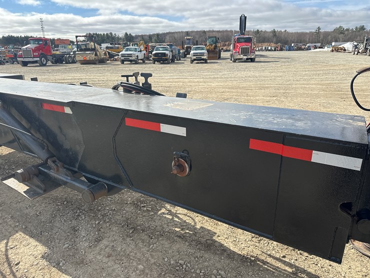 2010-massey-ferguson-8-image-23