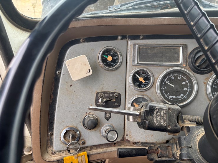 1997-ford-lt8000-image-44