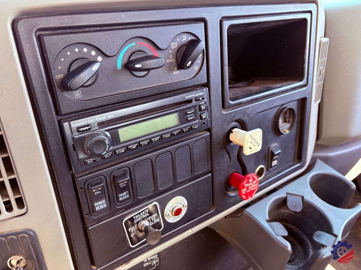 2007-international-7400-image-56