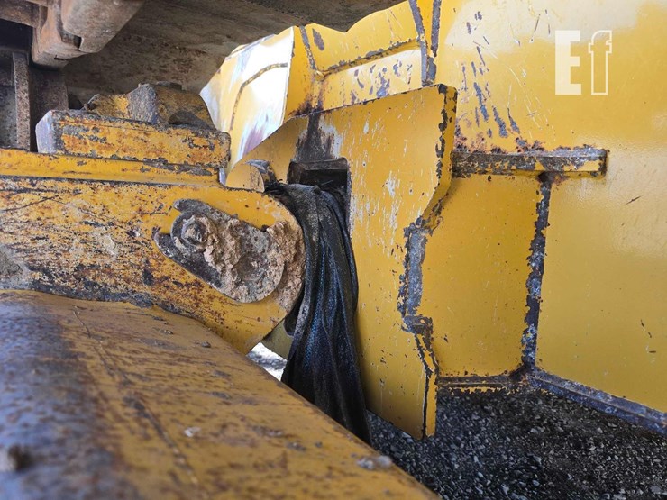 2016-deere-700k-lgp-image-23