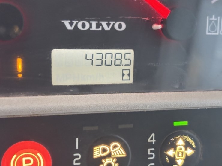 2012-volvo-mct135c-image-3