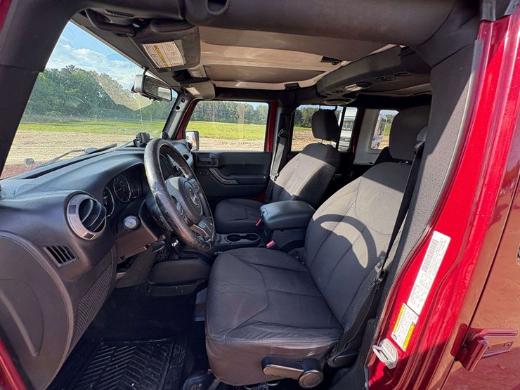 2013-jeep-wrangler-sport-image-11