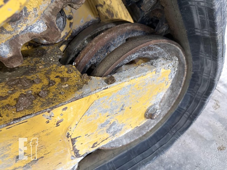 2023-caterpillar-259d3-image-32