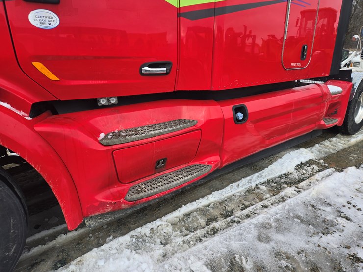 peterbilt-579-image-15