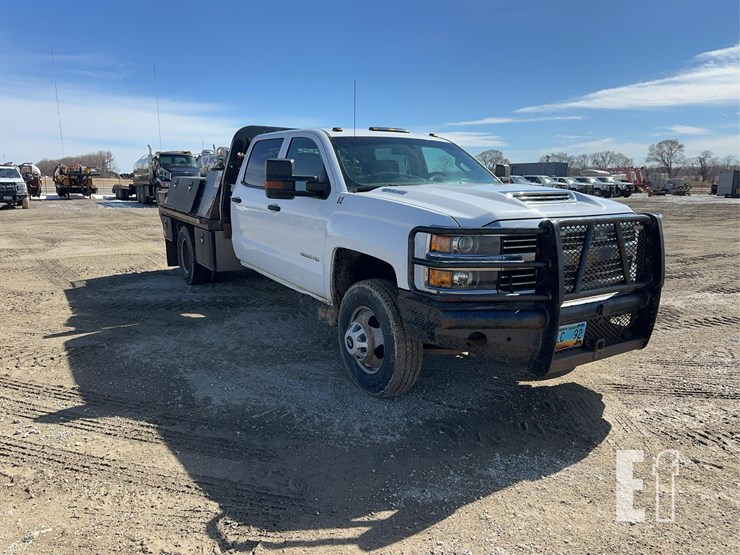 2018-chevrolet-3500-image-4