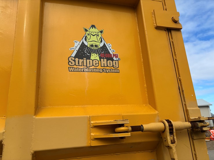 2005-gmc-t7500-image-35