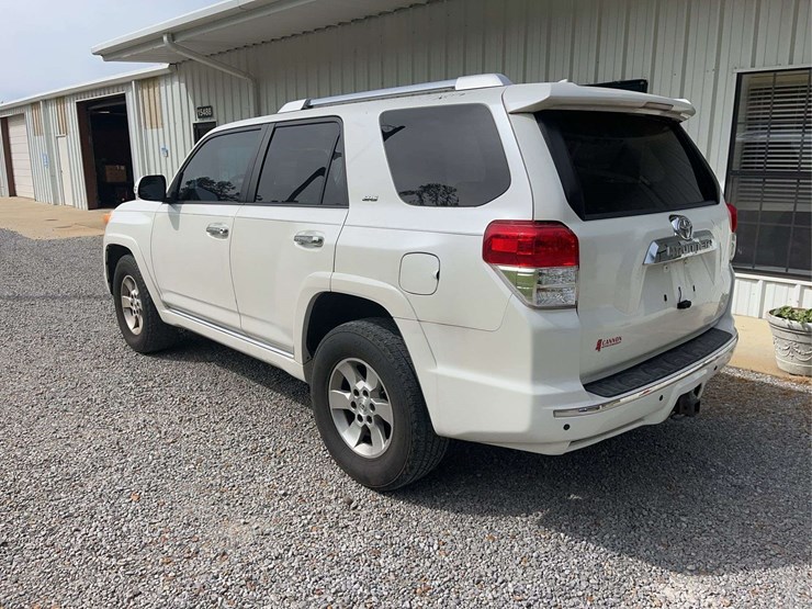 2013-toyota-4-runner-image-10