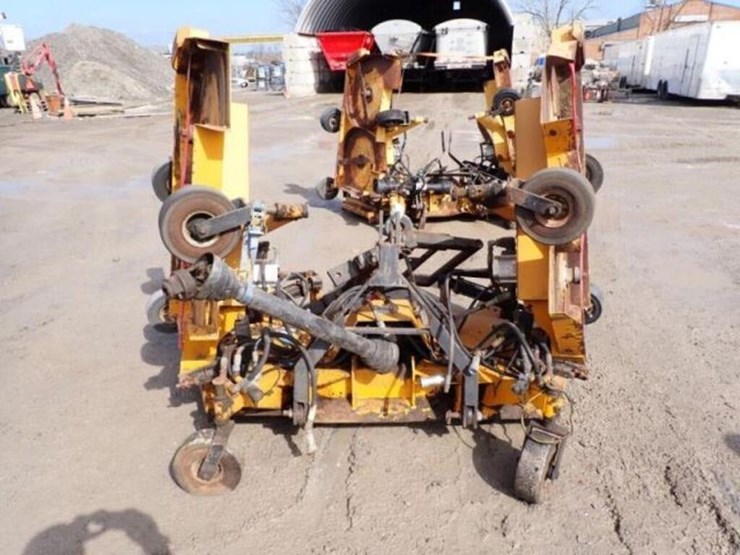 trackless-m14-pto-batwing-mower-421-image-2