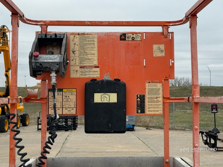 2007-jlg-3246es-image-13