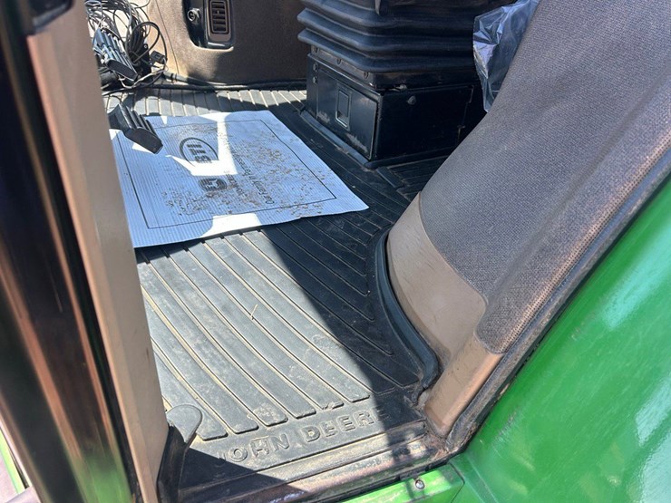 1996-john-deere-8300-image-26