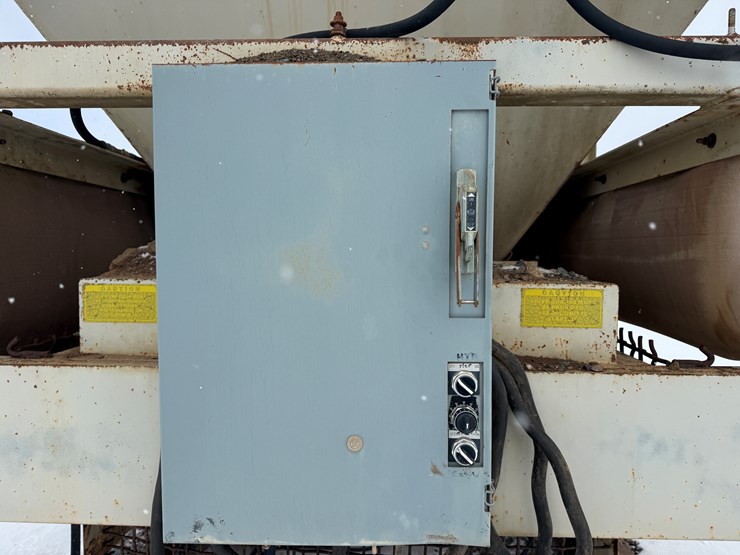 #2210-•-fabtek-14'x96"x128"-feeder-bin-image-34