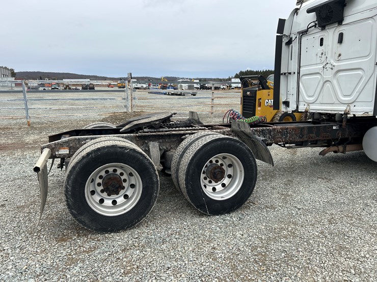 2017-massey-ferguson-8-image-17