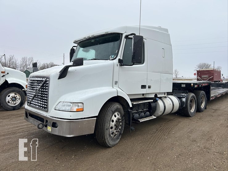 2015-volvo-vnl62t630-image-1