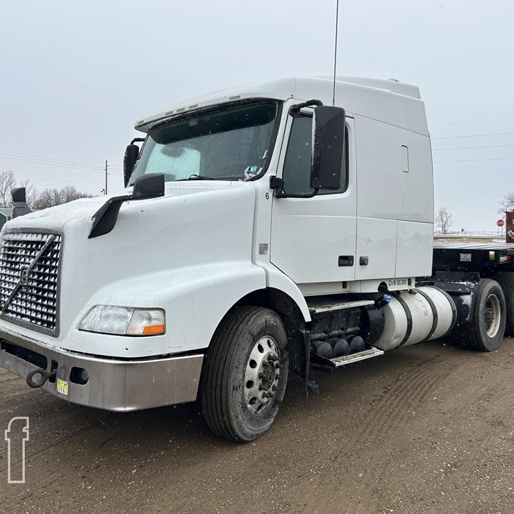 2015 VOLVO VNL62T630