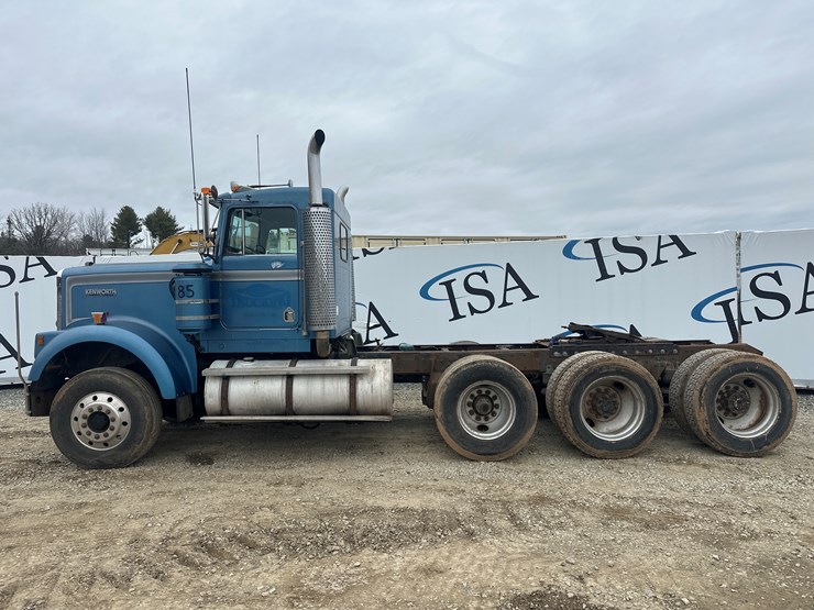 1985-kenworth-w900-image-2