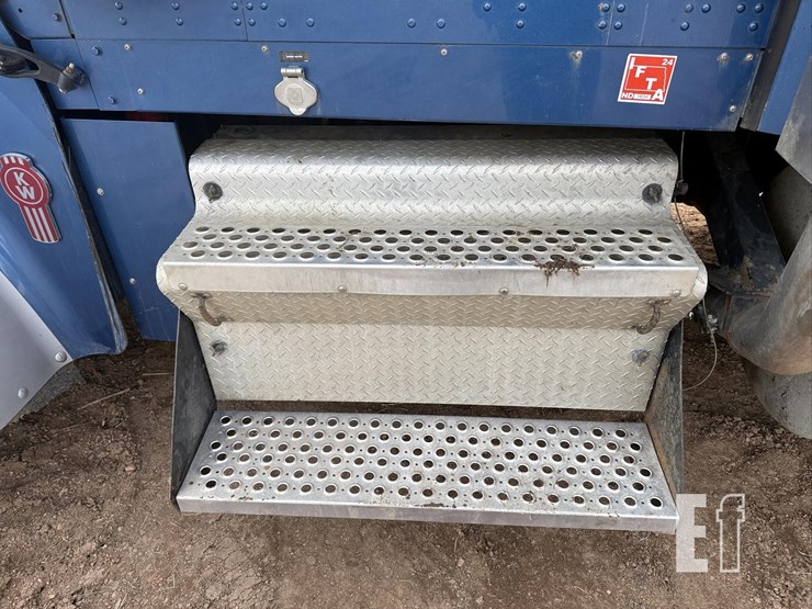 2005-kenworth-w900-image-11