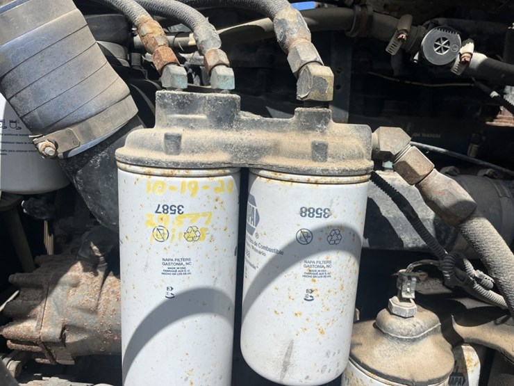 #1556-•-1999-mack-e7-460-day-cab-truck-tractor-image-25