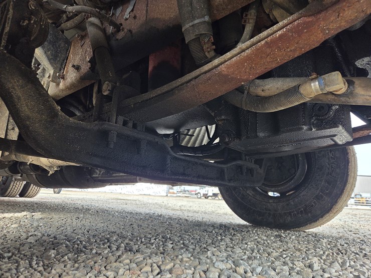 2007-peterbilt-579-image-40