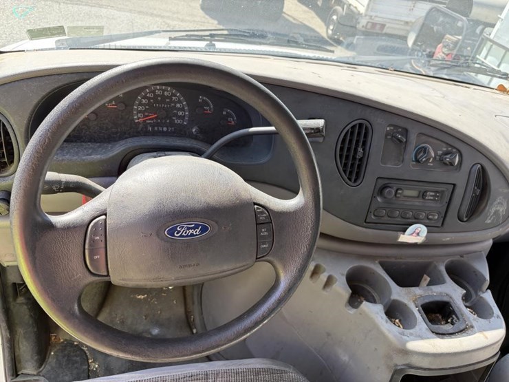 2002-ford-e350-image-13