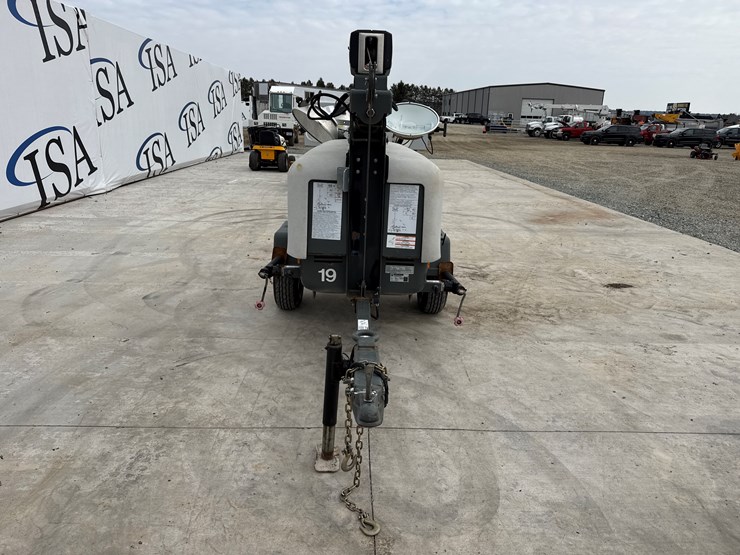 2015-massey-ferguson-8-image-8